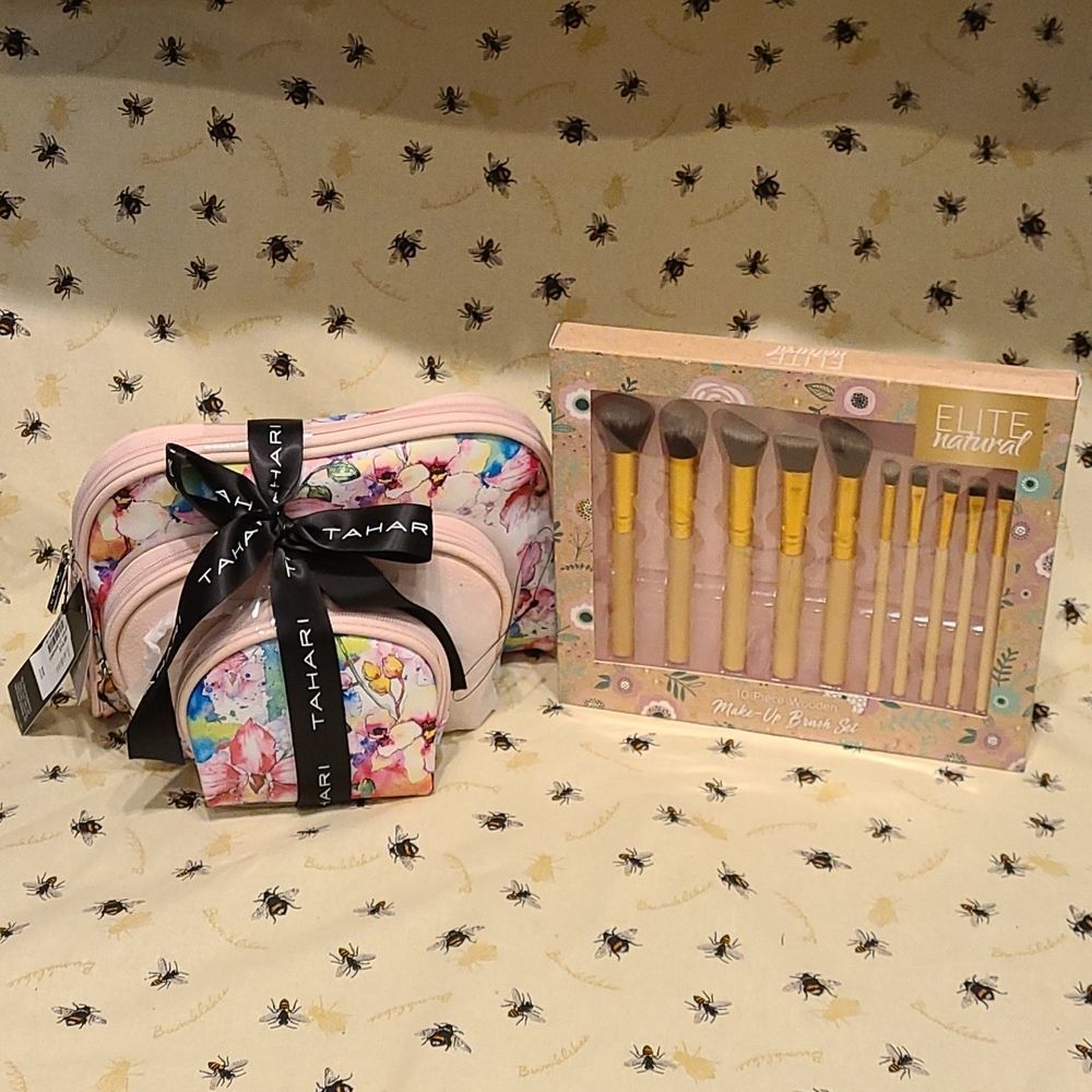 Tahari Cosmetic Bag Set and Makeup Brushes